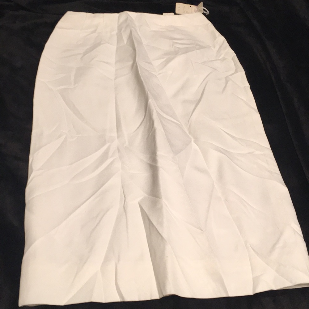 Plain white skirt ‼️ new ‼️